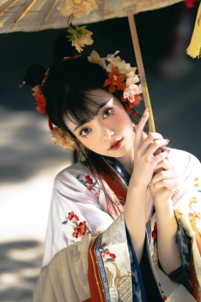 [YITUYU]艺图语 2025.07.25 园林中的小花妖 桃迟 [21P-411MB]