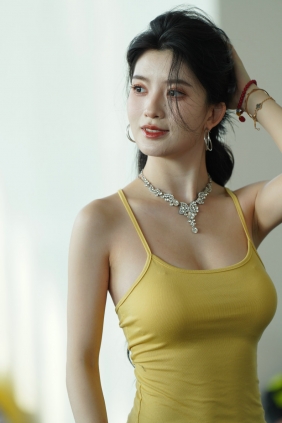 精选街拍视频 No.9659 黄裙肉丝美腿 [305P-4.24GB]