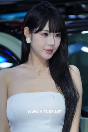 精选街拍视频 No.9894 水灵灵白色抹胸裙 [72P-1.14GB]