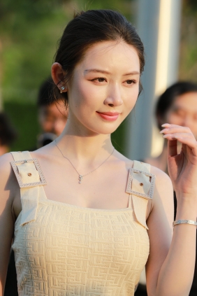 精选街拍视频 No.9622 简约吊带白裙 [152P-1.15GB]