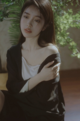 [YITUYU]艺图语 2025.08.23 清冷感拉满 美鹿籽 [17P-149MB]