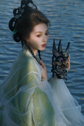 [YITUYU]艺图语 2025.06.02 浮光绿影 田田 [20P-338MB]