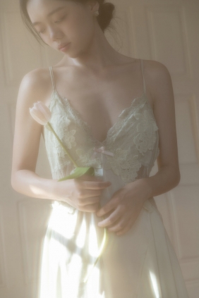 [YITUYU]艺图语 2025.08.23 夏季结束前在老房子里的身体记录 解云花 [15P-271MB]