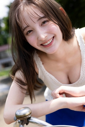 菜那セシル - Summer is in the air [88P40MB]