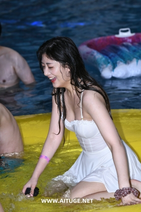 精选街拍视频 No.9863 泳池性感好身材 [84P-1.99GB]