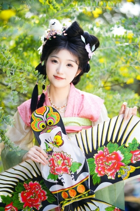 [YITUYU]艺图语 2025.04.06 合欢花开 梓榆喝点甜的呀 [22P-392MB]