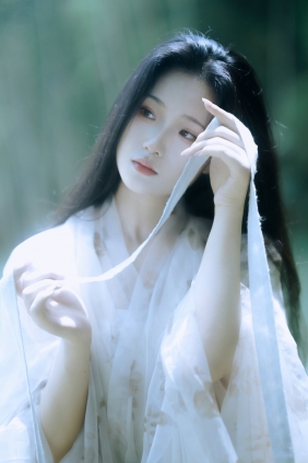 [YITUYU]艺图语 2025.08.09 只身回望太匆匆 越月 [34P-1.17GB]