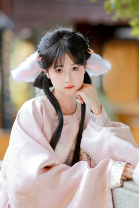 [YITUYU]艺图语 2025.09.29 兔兔我又来人间过中秋了 小鹅酱酱酱 [14P-120MB]