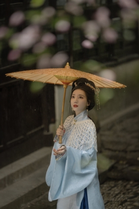 [YITUYU]艺图语 2025.10.20 海棠铺秀 徐浪浪走在马路上 [9P-261MB]