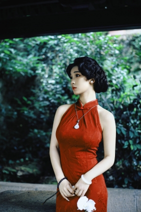 [YITUYU]艺图语 2025.06.09 旗袍手推波 江南东方美 无语草莓 [28P-454MB]