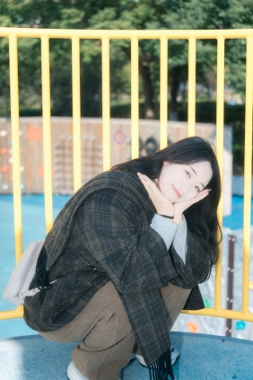 [YITUYU]艺图语 2025.08.09 秋日游乐园 笑笑 [18P-301MB]