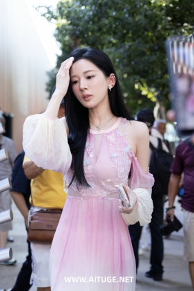 精选街拍视频 No.10063 粉色长裙 [163P-1.74GB]