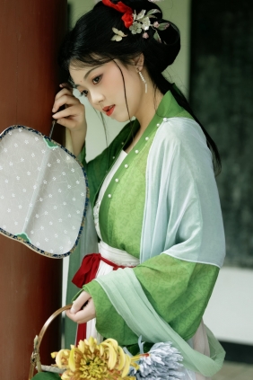 [YITUYU]艺图语 2025.08.23 蕉叶潇潇 谨陬捌 [14P-282MB]