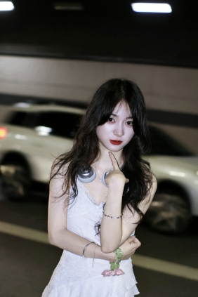 [YITUYU]艺图语 2025.08.23 隧道夜景 雪雪2233 [15P-157MB]