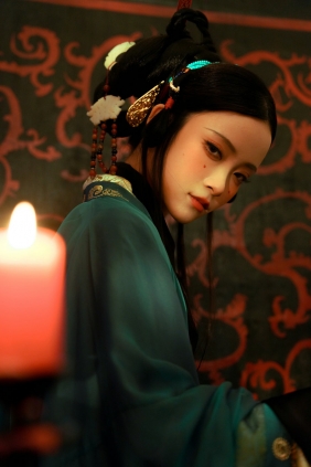 [YITUYU]艺图语 2025.08.11 长眉红妆，幽微烛火 桃迟 [14P-293MB]