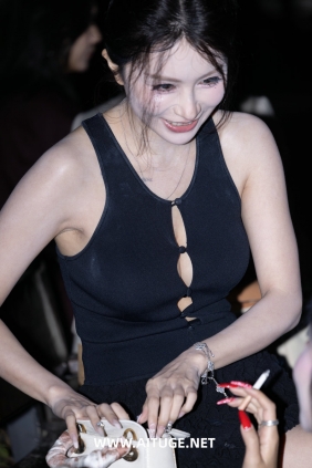 精选街拍视频 No.9888 胸围爆炸白皙美少妇 [135P-1.06GB]