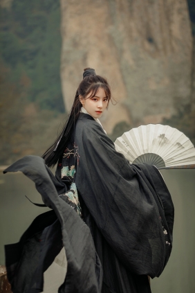 [YITUYU]艺图语 2025.08.04 逍遥行 公子不坏 [19P-249MB]