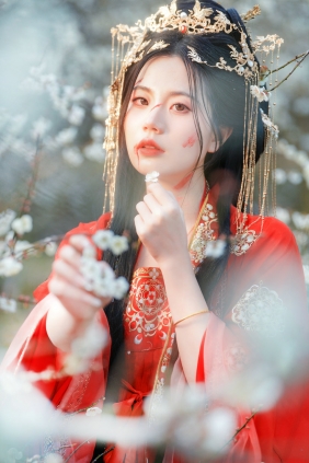 [YITUYU]艺图语 2025.09.17 梅花古风人像拍摄 阿咩 [14P-130MB]