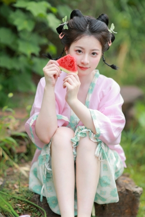 [YITUYU]艺图语 2025.07.30 树荫照水弄晴柔，闲看蜻蜓立荷头 小猫鱼干 [13P-103MB]