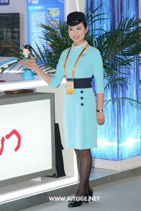 精选街拍视频 No.10136 天蓝色制服黑丝 [53P-1.35GB]