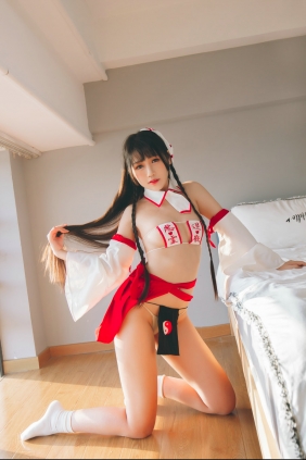 微博人气Coser不呆猫 - 巫女 [12P-56MB]