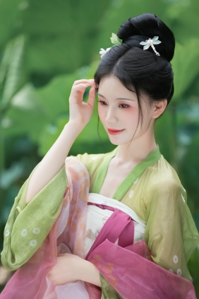 [YITUYU]艺图语 2025.04.02 莲舟谣 许尽欢～ [15P-97MB]