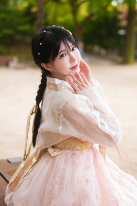 Sally Dorasnow - New Year Hanbok [20P-302MB]