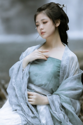 [YITUYU]艺图语 2025.06.09 追风赶月莫停留 七七_ry [20P-340MB]