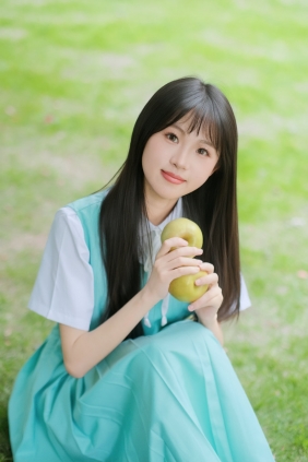 [YITUYU]艺图语 2025.07.29 空气像青苹果 公车开满花朵 1010 [19P-208MB]