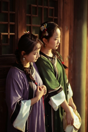 [YITUYU]艺图语 2025.09.23 宫女谈往录 刘七七+紫千 [18P-195MB]