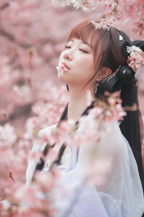 [YITUYU]艺图语 2025.10.16 古风人像拍摄-樱花-陌上花开 阿咩咩咩 [16P-199MB]