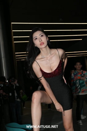 精选街拍视频 No.9755 大美女网红叶濛雨 [85P-1.41GB]