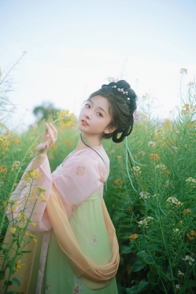 [YITUYU]艺图语 2025.04.11 邂逅七彩花田里的仙女 漩涡鸣子 [47P-1.64GB]