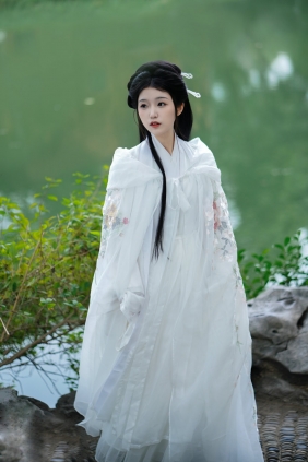 [YITUYU]艺图语 2025.06.22 清光 梓榆喝点甜的呀 [14P-235MB]