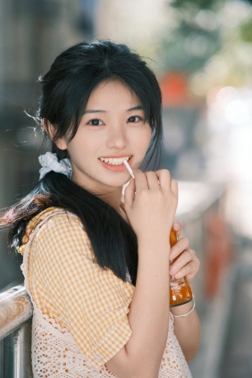 [YITUYU]艺图语 2025.06.02 橙子味的夏天 杨小咩 [15P-414MB]