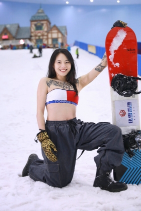 [YITUYU]艺图语 2025.08.05 雪场热辣滑手 Gigi [19P-448MB]