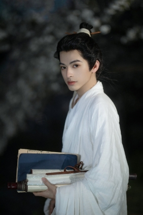 [YITUYU]艺图语 2025.07.19 落了白 宋延川 [14P-301MB]