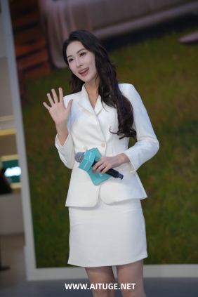 精选街拍视频 No.10034 白色西装裙雨桐 [127P-2.12GB]