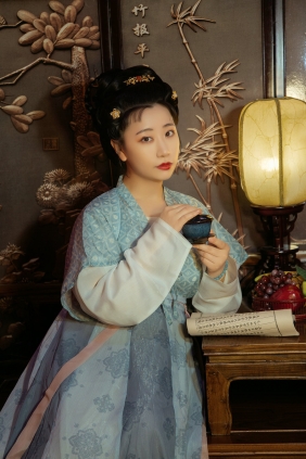 [YITUYU]艺图语 2025.06.18 暮色 卡卡 [14P-152MB]