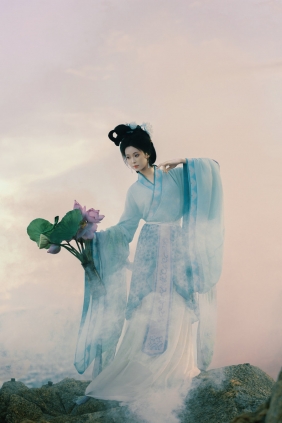 [YITUYU]艺图语 2025.07.19 荷花仙子 夏夏 [25P-296MB]