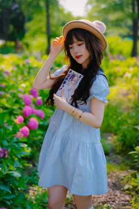 [YITUYU]艺图语 2025.06.20 抱着童话书跌进滨江森林的红色绣球梦境！ 香菇菜...