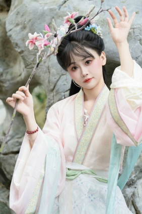 [YITUYU]艺图语 2025.09.29 粉色仙女 湫一只岁岁 [49P-1.24GB]