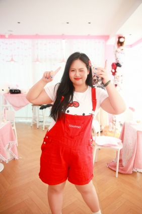 [YITUYU]艺图语 2025.08.04 hello kiity小甜心 软甜心 [13P-141MB]