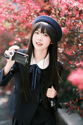 [YITUYU]艺图语 2025.08.01 想不到吧路边绿化的红继木拍出来这么好看 1010 [18P-...