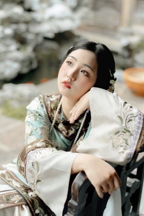 [YITUYU]艺图语 2025.04.08 春闺梦里 Adèle [26P-323MB]