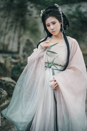 [YITUYU]艺图语 2025.10.06 古风人像拍摄（桂斋）浅月没有月 [14P-171MB]