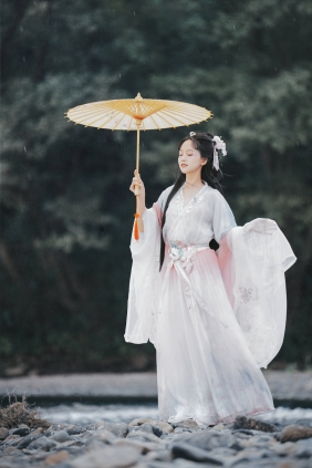 [YITUYU]艺图语 2025.09.23 古风人像拍摄 小清 [14P-160MB]