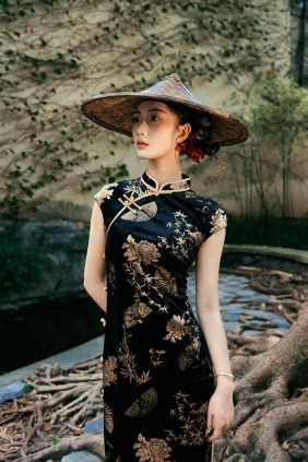 [YITUYU]艺图语 2025.10.11 旗袍 [9P-84MB]