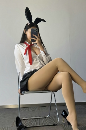 丝足美腿博主美邵女Baby - 兔女郎学姐性感肉丝 [40P1V-484MB]