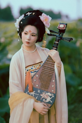 [YITUYU]艺图语 2025.09.24 雨歇荷塘 木叶宇智波菠菜 [18P-175MB]